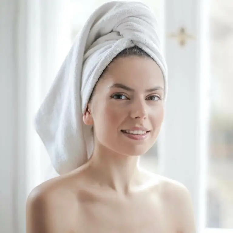 visage plus jeune médecine chirurgie esthétique